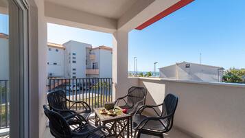 อพาร์ทเมนท์, 2 ห้องนอน (Sita) | ลานระเบียง/นอกชาน