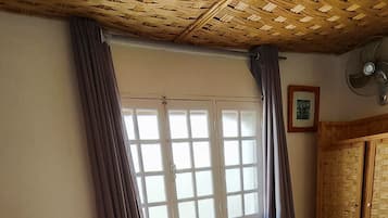 Ropa de cama de alta calidad, cortinas blackout y wifi gratis