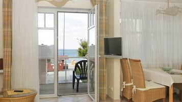 Apartemen, 1 kamar tidur (#42; Cleaning Fee 40€ on top of rate) | Ruang keluarga | TV layar datar