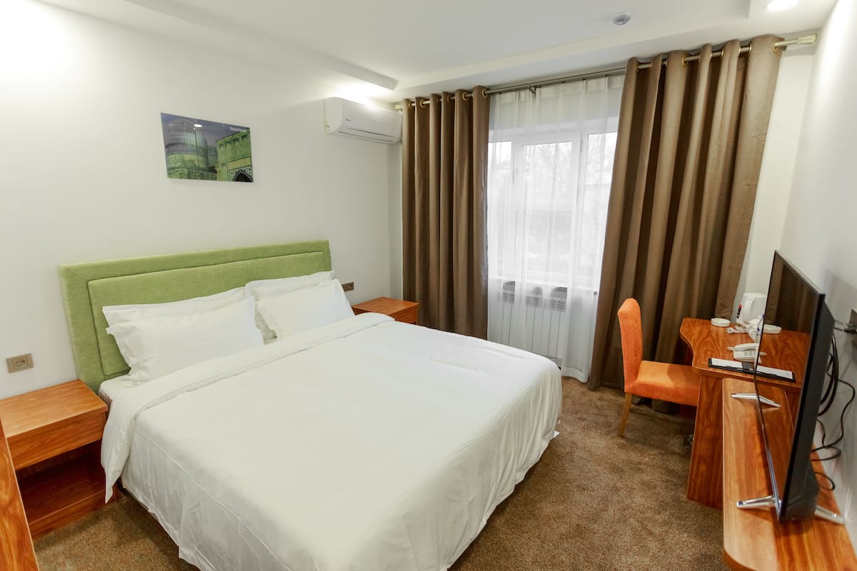 Double Room | Premium bedding, desk, laptop workspace, free WiFi