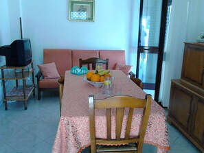 Dining - House with porch a few meters from the sea (Torre San Giovanni)