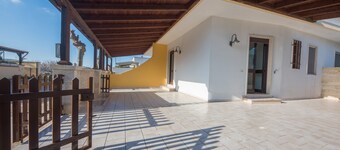 House with porch a few meters from the sea
