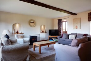 Casa, 5 habitaciones | Sala de estar | Televisión de pantalla plana, chimenea y reproductor de DVD