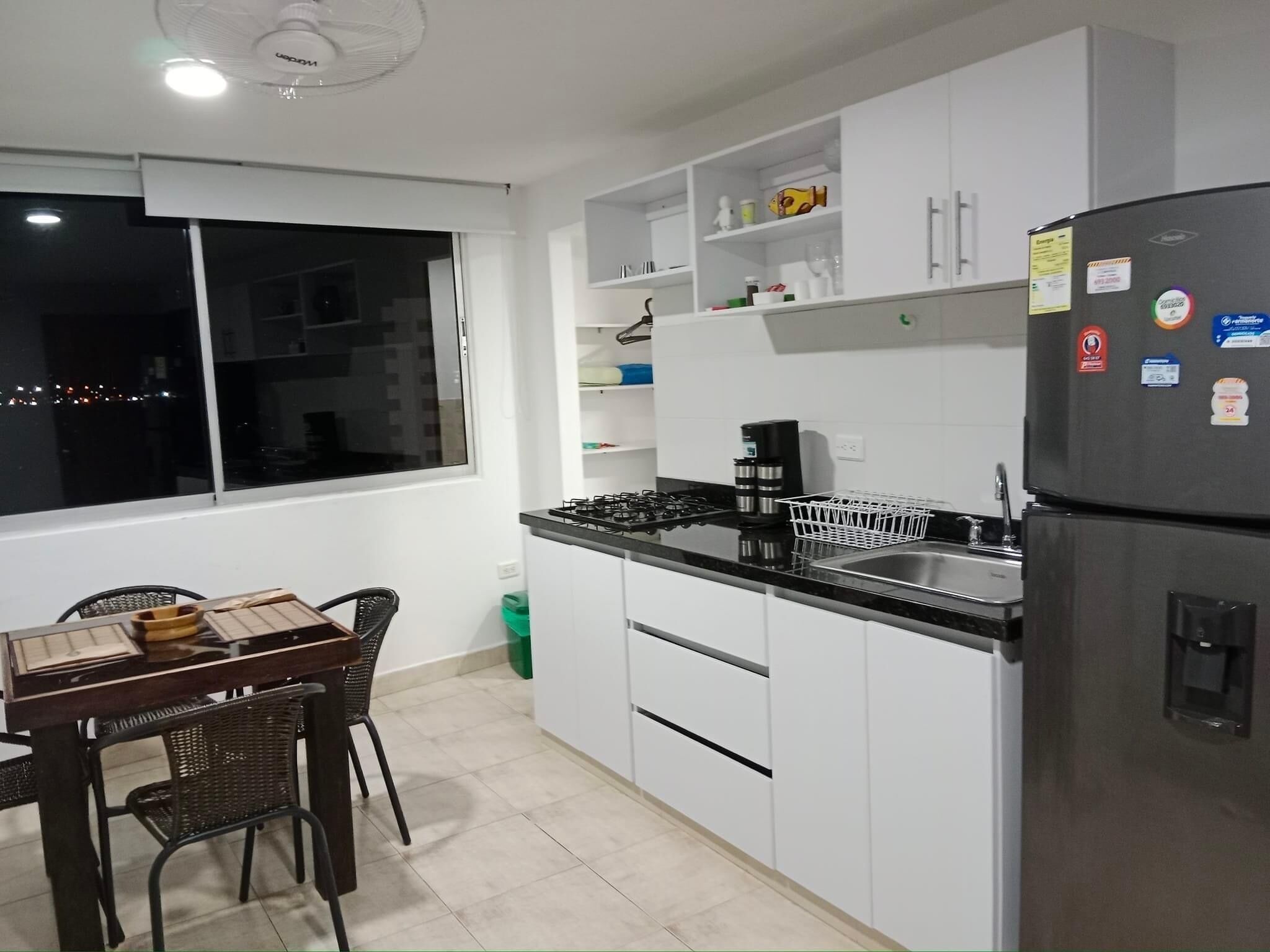 Wasserkocher mit Kaffee-/Teezubehör, Toaster, Mixer