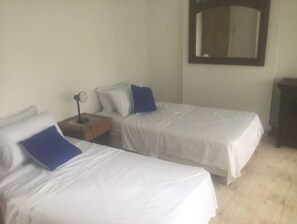 1 quarto, Wi-Fi de cortesia, roupa de cama