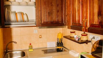 Comfort Apartment | Private kitchen | Fridge, stovetop, high chair, griddle