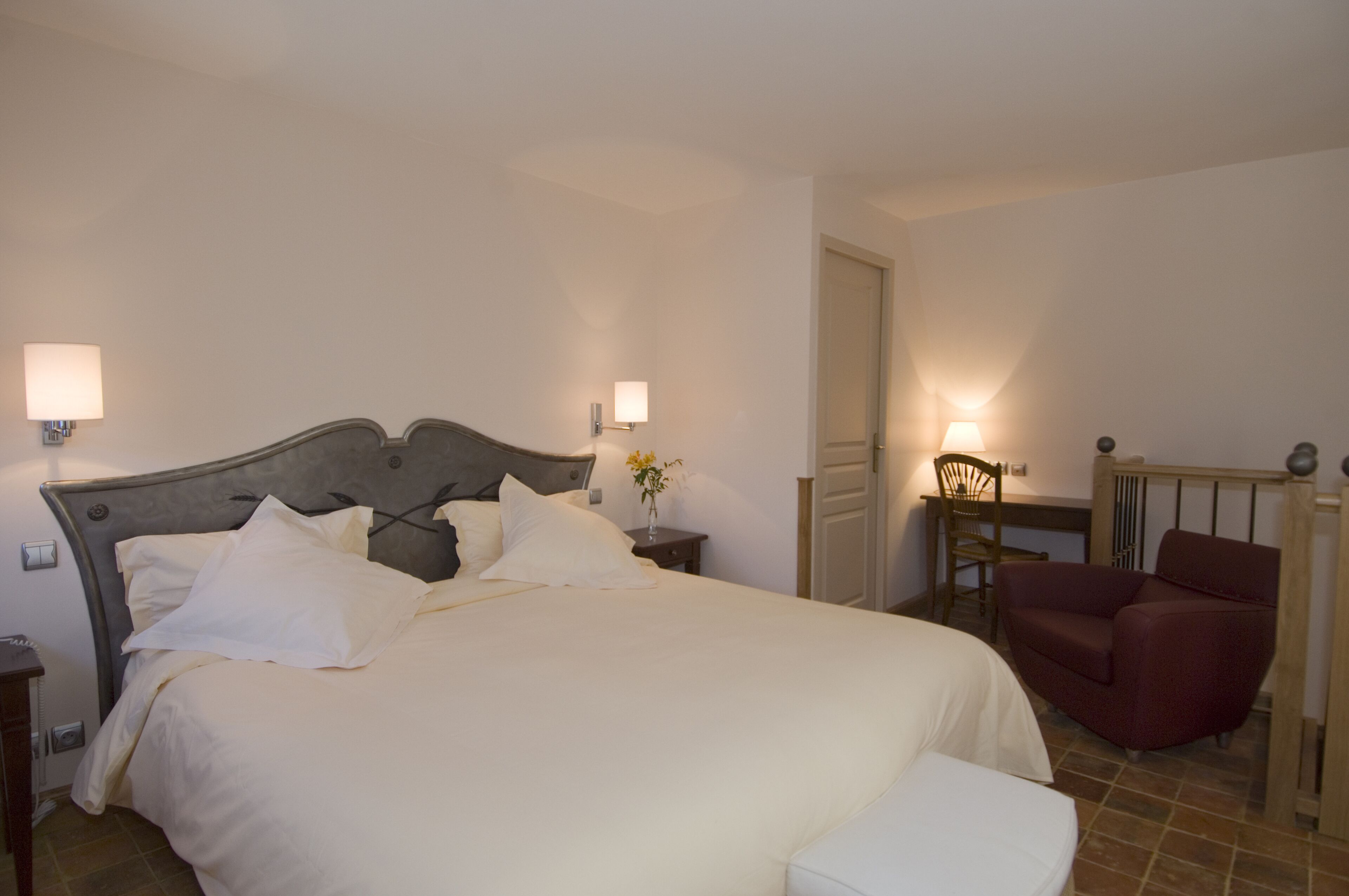 double room | 1 bedroom, minibar, in-room safe, desk