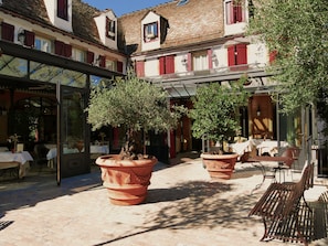 Front of property - Hôtel de France (Mende)