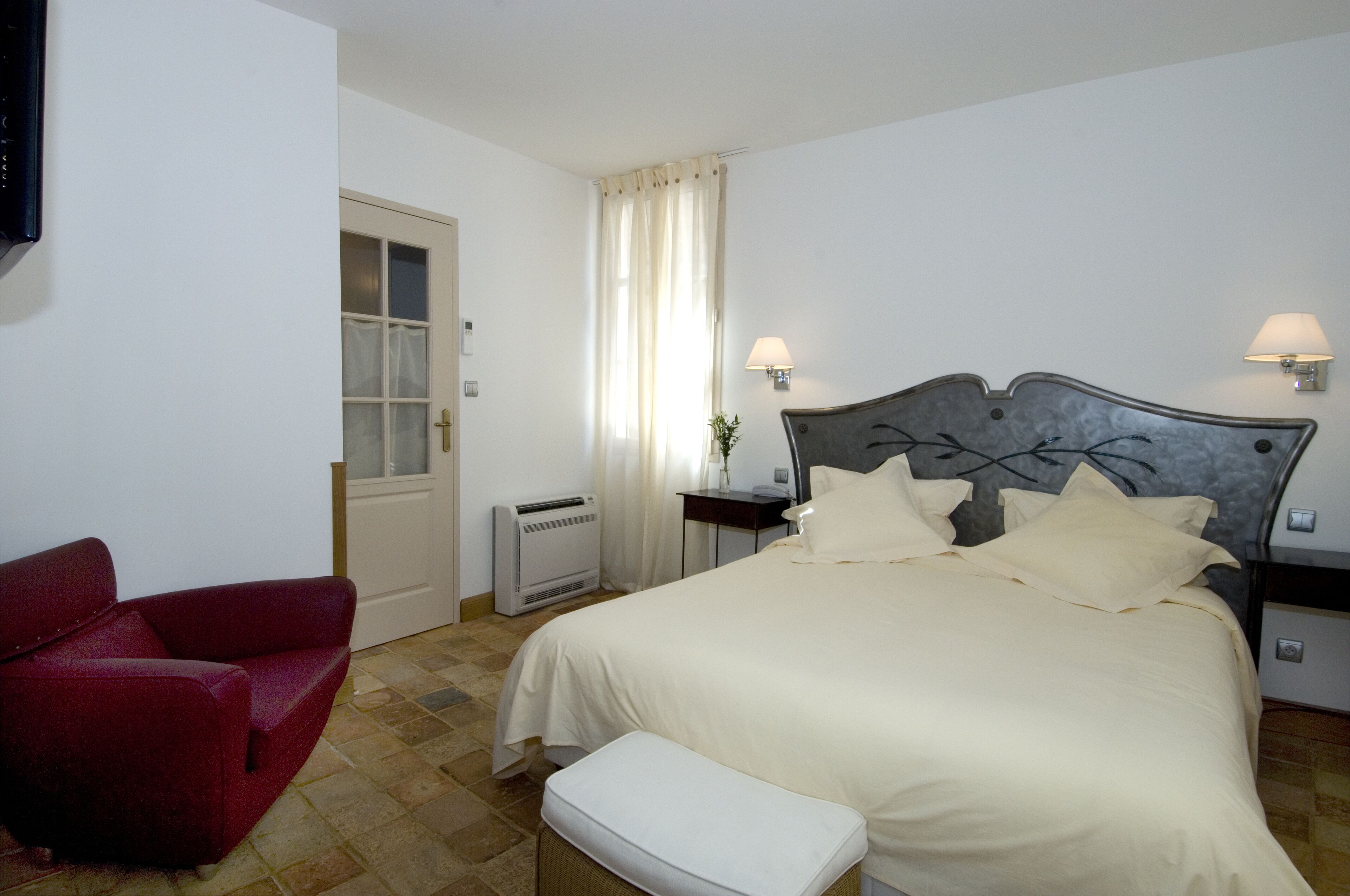 double room | 1 bedroom, minibar, in-room safe, desk