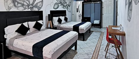 Familien-Doppelzimmer | Daunenbettdecken, Select-Comfort-Betten, individuell dekoriert