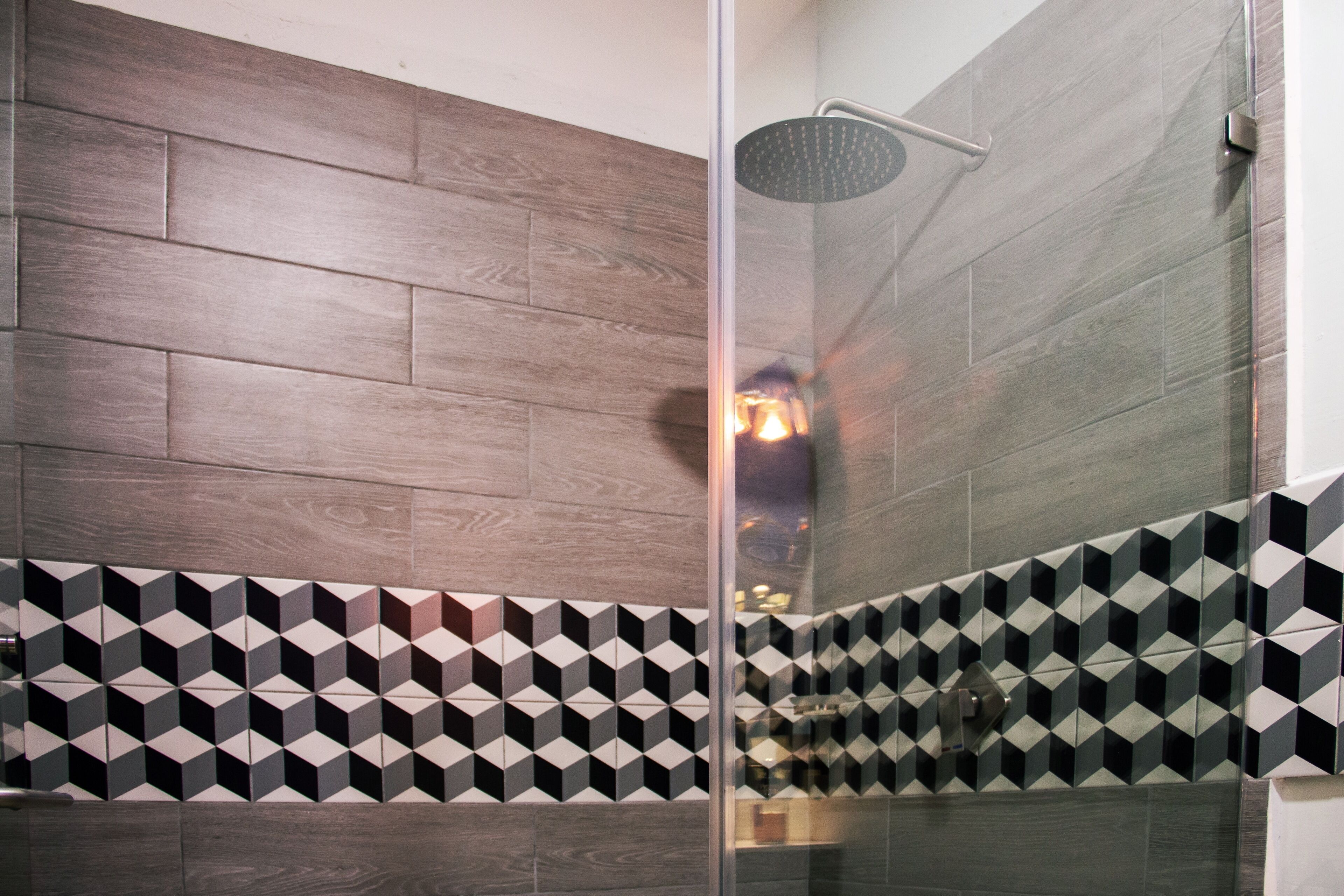 Camera Deluxe | Bagno | Vasca e doccia separate, vasca idromassaggio, soffione a pioggia