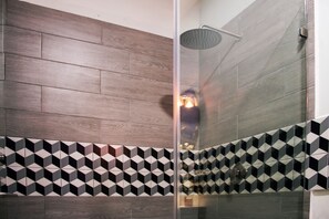 Deluxe Room | Bathroom | Separate tub and shower, jetted tub, rainfall showerhead, hair dryer - Hotel Boutique Charlotte (Arandas)