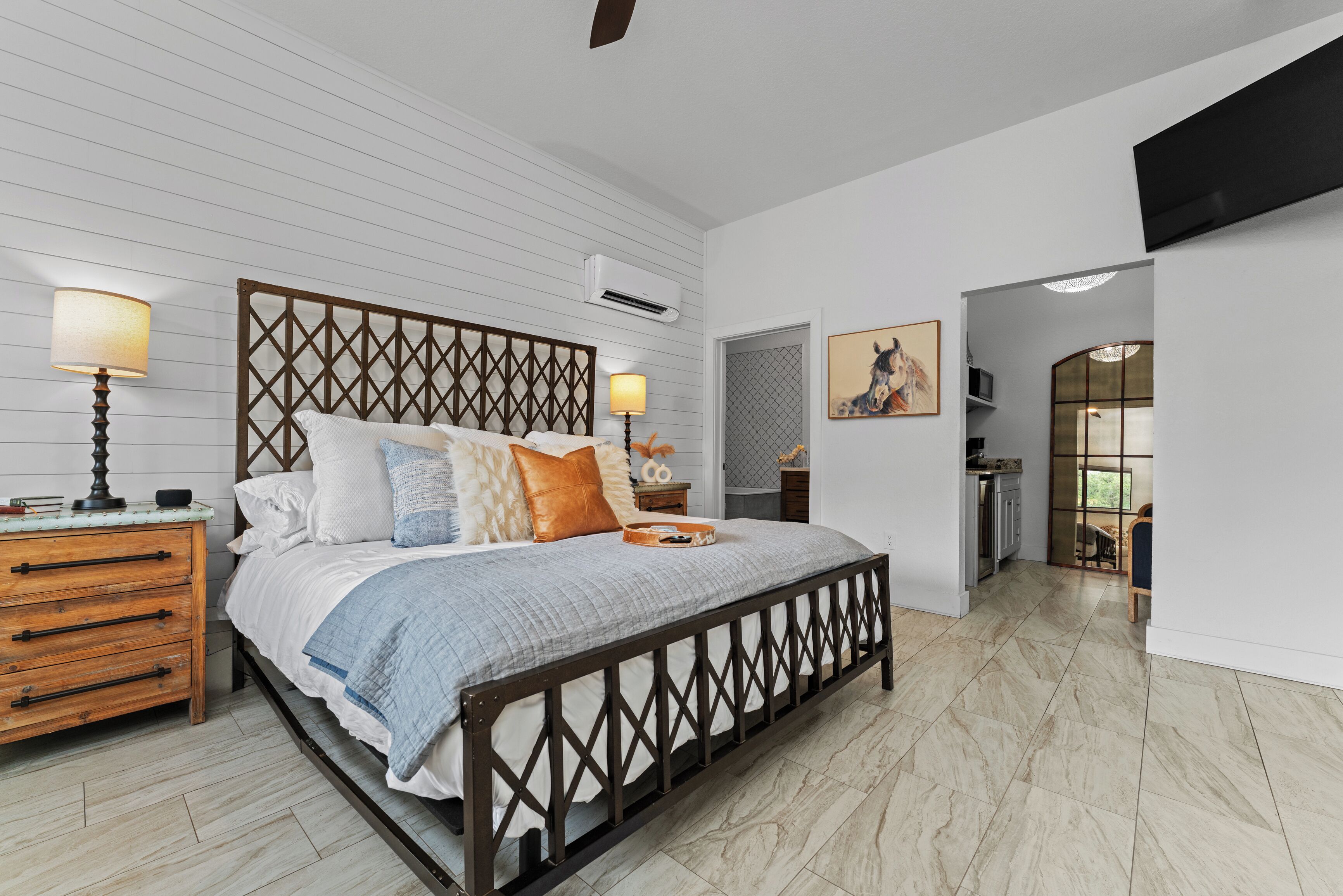 1 habitación, tabla de planchar con plancha, wifi gratis y ropa de cama 