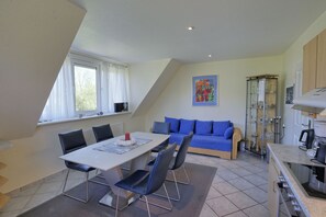 Apartamento (#003;Cleaning Fee 60€ on top of rate) | Cozinha privada | Geladeira, micro-ondas, cooktop, lava-louças