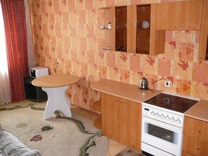 Huoneisto | Yksityinen keittiö | Jääkaappi, mikroaaltouuni, uuni, liesi