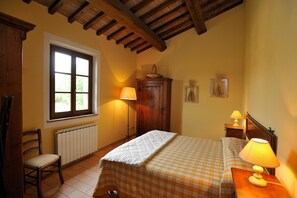 1 غرفة نوم ومكواة/لوح كي وواي فاي وملاءات أسرّة