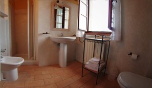 Eco-friendly toiletries, hair dryer, towels - Apartment WHEAT (Agriturismo Il Corniolo) (CORCIANO)