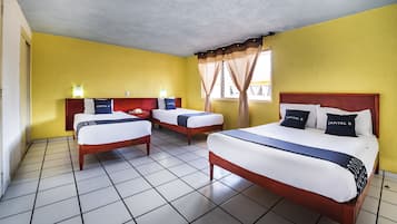 Habitación cuádruple estándar | Escritorio, insonorización, wifi gratis y ropa de cama