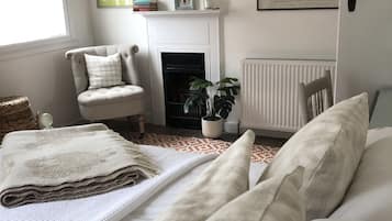 2 bedrooms, iron/ironing board, travel cot, WiFi