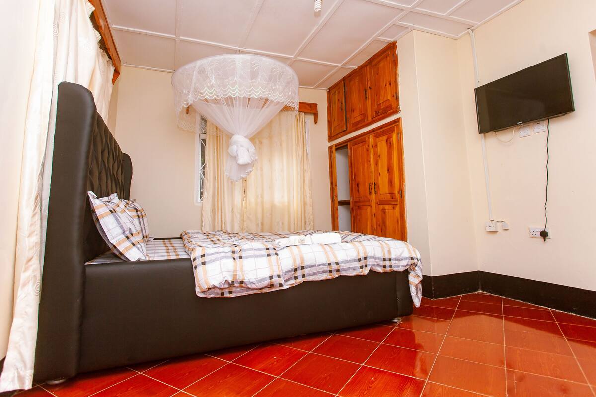 Luxury Suite, Balcony | Free WiFi, bed sheets