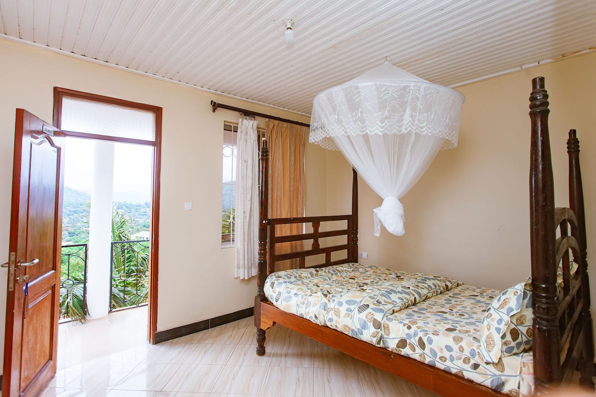 Deluxe Double Room, Balcony | Free WiFi, bed sheets