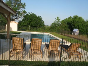 Terrace/patio - Award winning 2 person luxury cottage on organic estate with wine school on site (Saussignac)