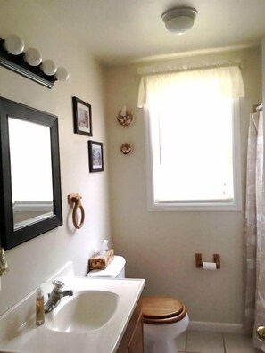 Bathroom - Ww420 East Poplar Avenue-1 (Wildwood)