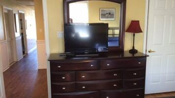 4 bedrooms, desk, free WiFi