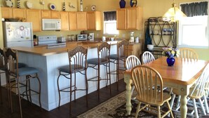 Private kitchen - Ww214 East Glenwood Ave-2nd Floor (Wildwood)