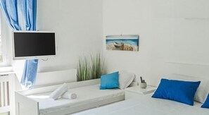 City Quadruple Room | Individually decorated, individually furnished, soundproofing - River view (Fiumicino)