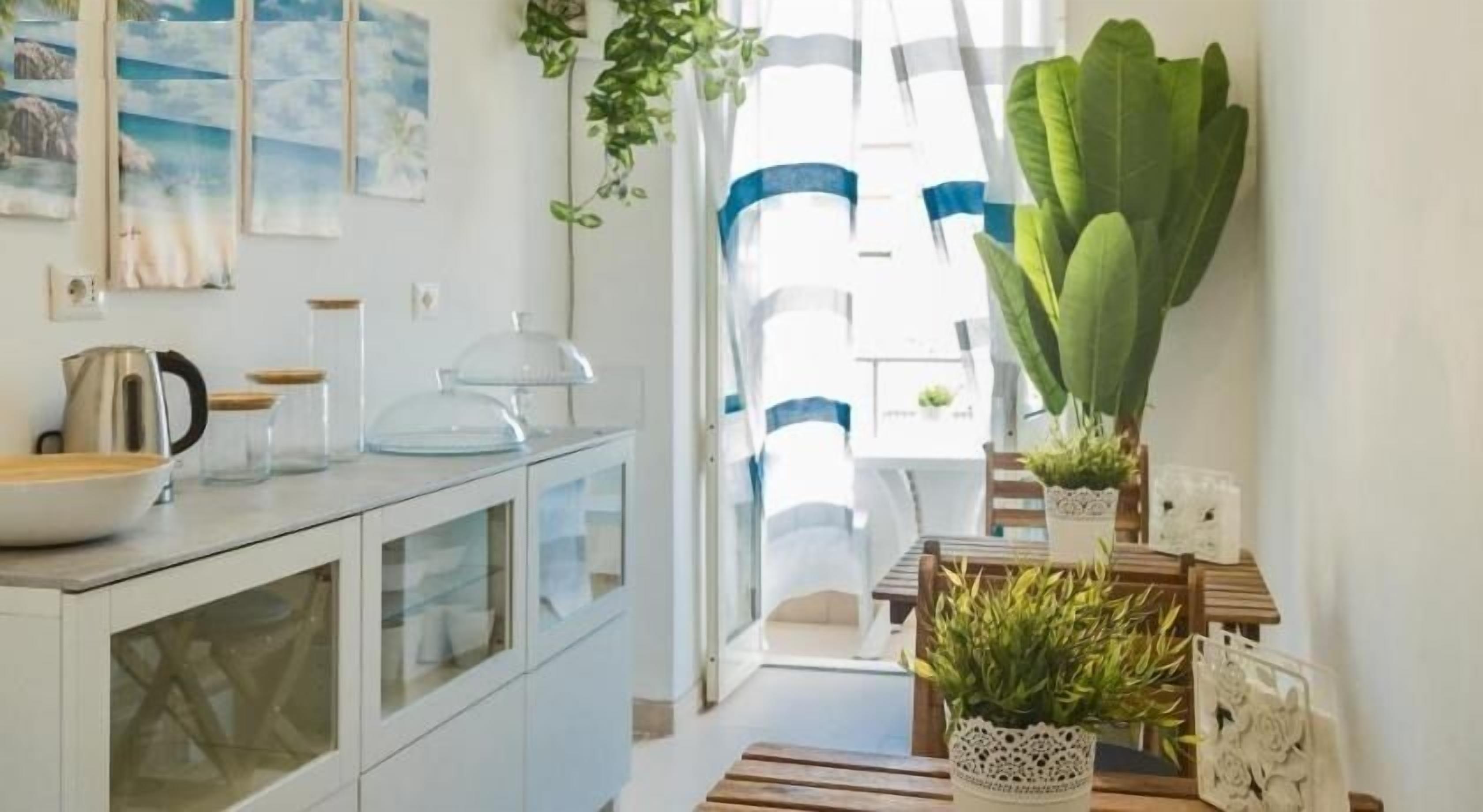 每日供應吃到飽早餐 (每人 EUR3)