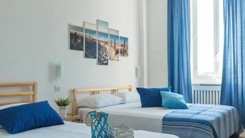 Quarto triplo conforto | Individualmente decorados, individualmente mobiliados