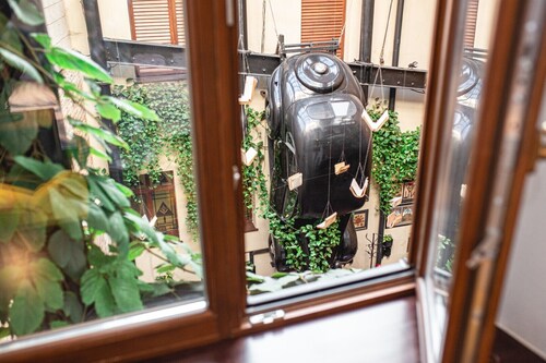 Apartments Just Lviv Se sijaitsee historiallisessa kaupungin osassa.