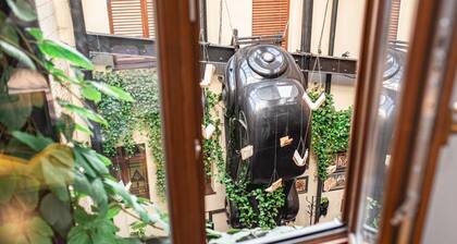 Apartments Just Lviv Se sijaitsee historiallisessa kaupungin osassa.