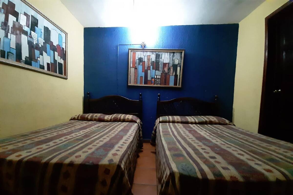 Chambre Standard, 2 grands lits | Accès au Wi-Fi (inclus), literie fournie