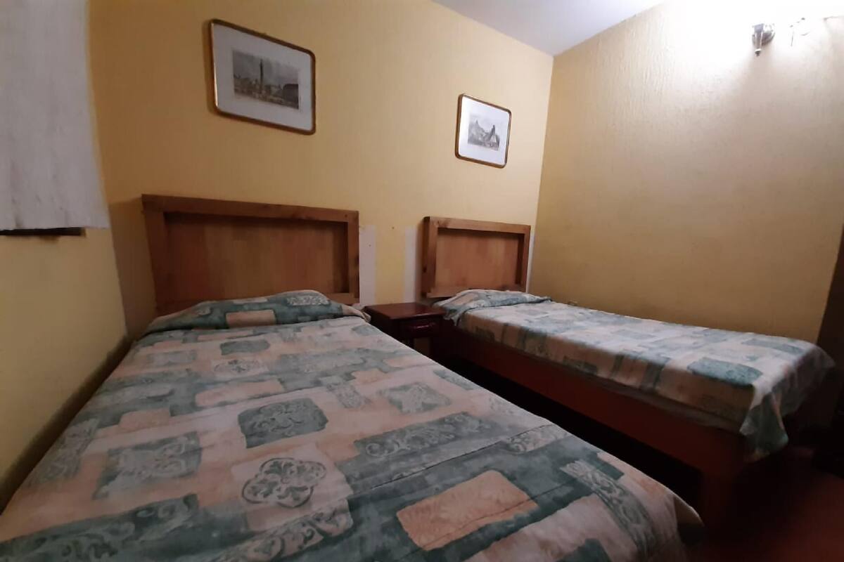 Chambre Standard, 2 lits jumeaux | Accès au Wi-Fi (inclus), literie fournie