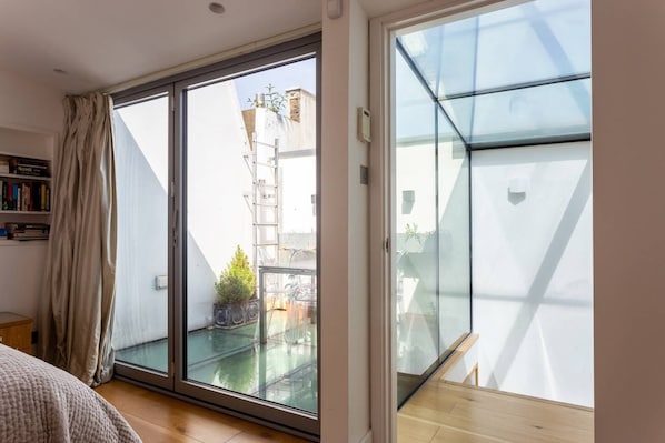 5 chambres, espace de travail pour ordinateurs portables