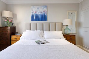2 bedrooms, laptop workspace, iron/ironing board, bed sheets