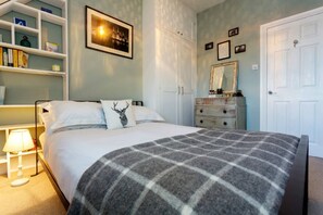 2 bedrooms, iron/ironing board, bed sheets - Charming 2 Bed Wandsworth Apartment (London)