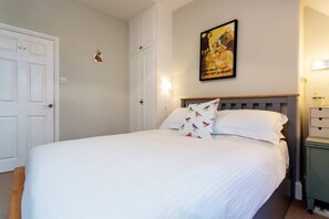 2 bedrooms, iron/ironing board, bed sheets