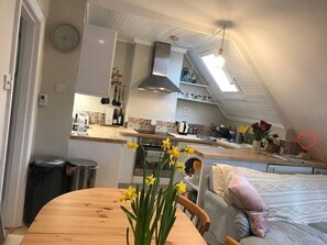 Oven, cookware/dishes/utensils