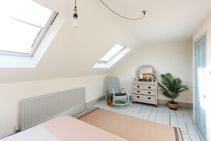 2 bedrooms, laptop workspace, iron/ironing board, free WiFi