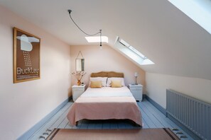 2 عدّة غرف نوم ومساحة عمل للكمبيوتر المحمول ومكواة/لوح كي