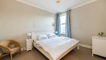 2 bedrooms, iron/ironing board, bed sheets