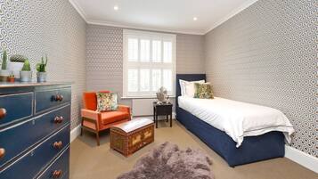 4 bedrooms, laptop workspace, iron/ironing board, bed sheets