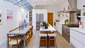 Unclassified image, 2 of 31, button - A Wonderful, Bright 4 Bed House in Fulham (London)