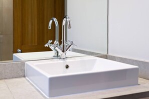 Bathtub