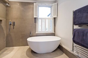 Bathtub - A Wonderful, Bright 4 Bed House in Fulham (London)