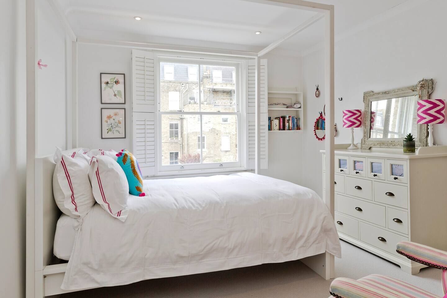 4 quartos, espaço de trabalho para notebook