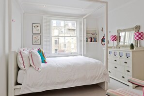 4 soverom, skrivebord for bærbar PC, strykejern/-brett og sengetøy